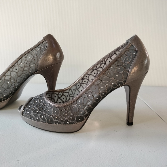 Adrianna Papell Foxy Silver Embellished Mesh Heels Pumps 8.5 Wedding Formal - Picture 7 of 14